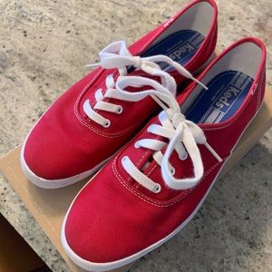 Keds - Women - 9 Red